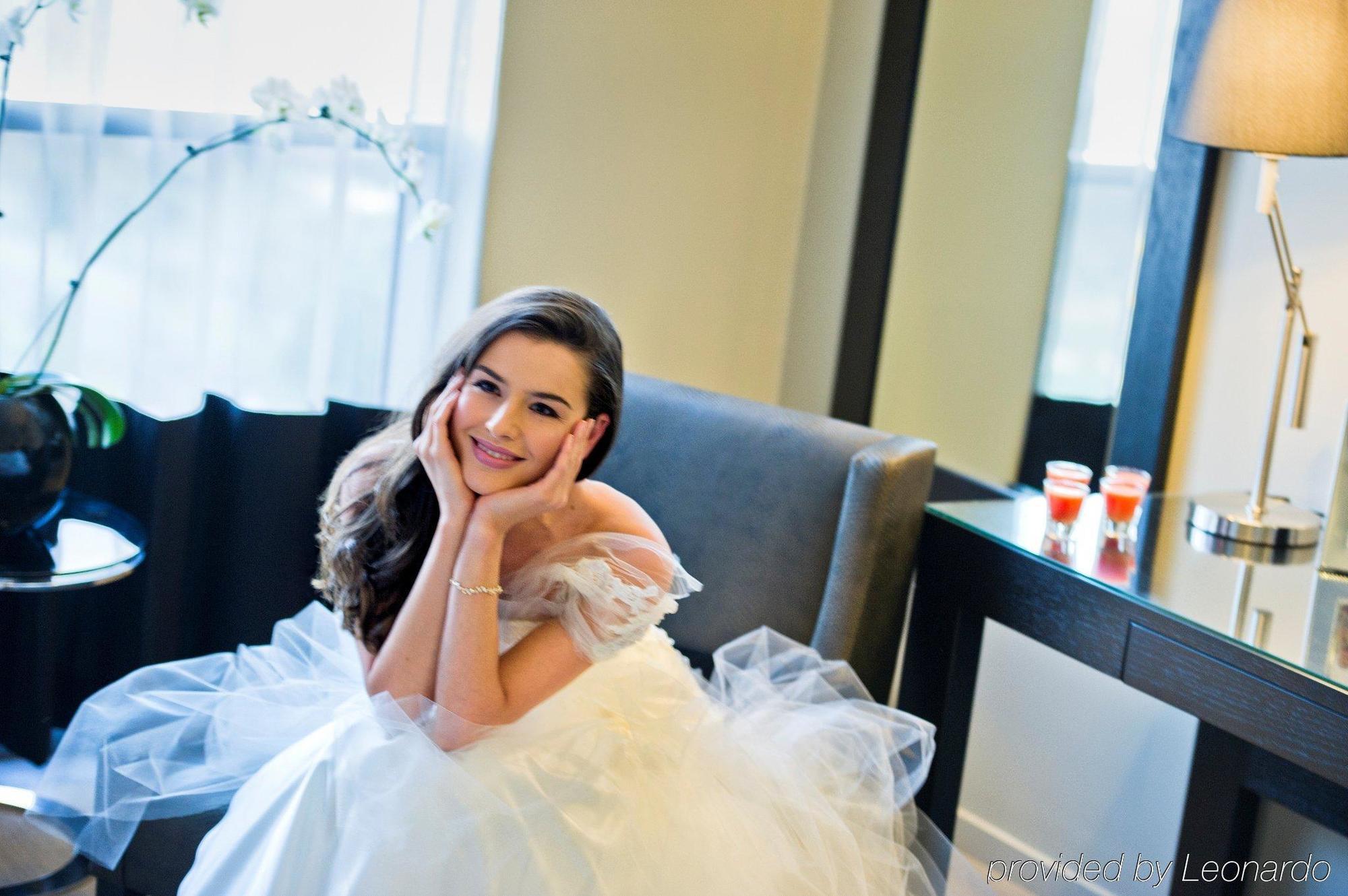 Fraser Suites Περθ Εξωτερικό φωτογραφία A bride in a wedding dress